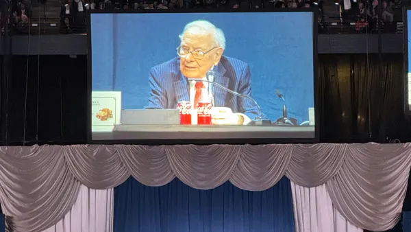 Atle In Atle in Omaha: Buffett’s Lessons on Markets, Leadership, and America’s ...